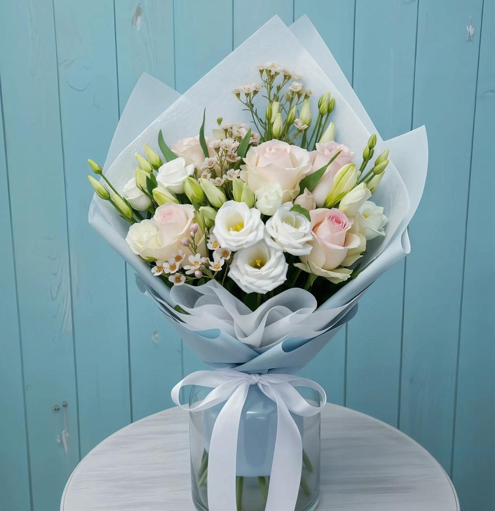 Букет очаровательный аромат в Большие Березники Мордовия Букет цветов из: Розы и Лизиантусы в Большие Березники Мордовия