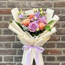 Букет цветов из:  Лизиантусы и Розы в Большие Березники Мордовия